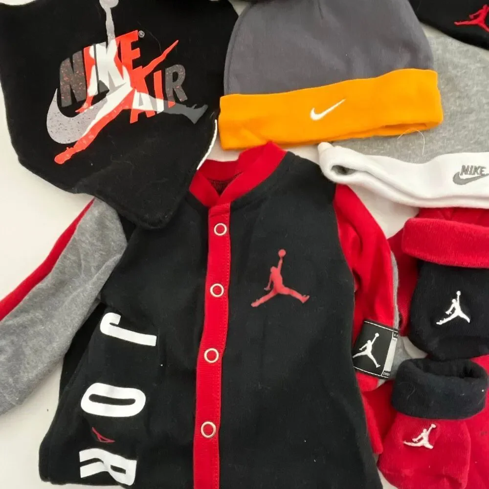 Lot of 10 Nike Air Jordan Baby Multicolor Beanie Socks Bib Onesie Set 0-6 Months - Picture 4 of 9
